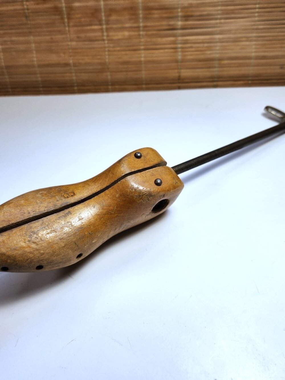 Vintage Wood Shoe Stretcher Mechanical Metal Crank Handle Cobbler Tool Size 3